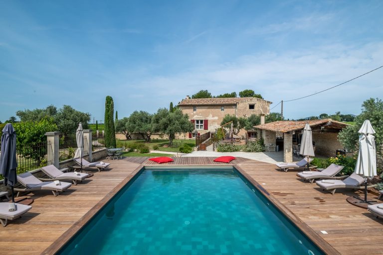photographie de luxe vue sur piscine